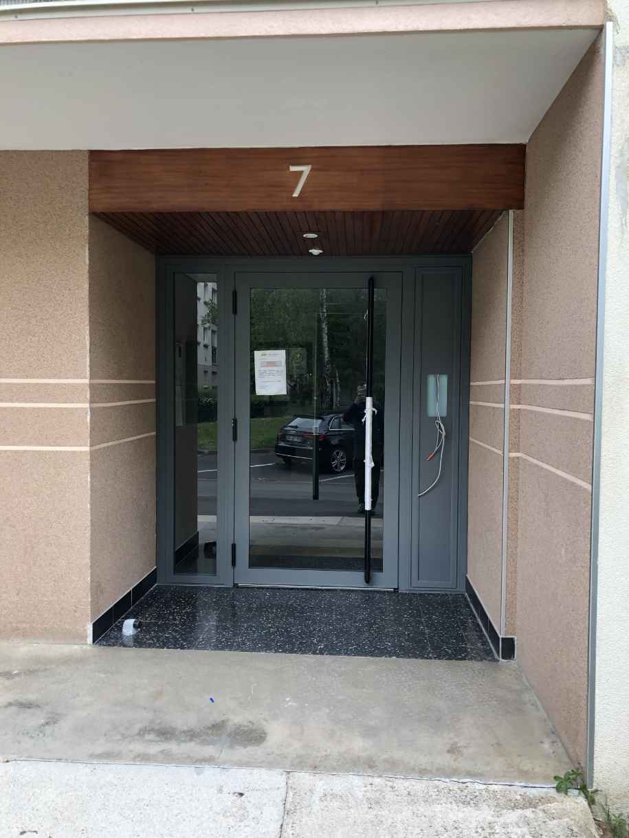 Porte d'entrée immeuble
