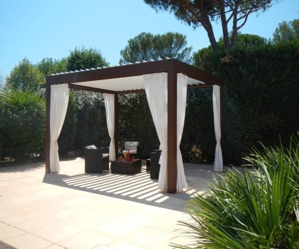 Pergola avec voilage