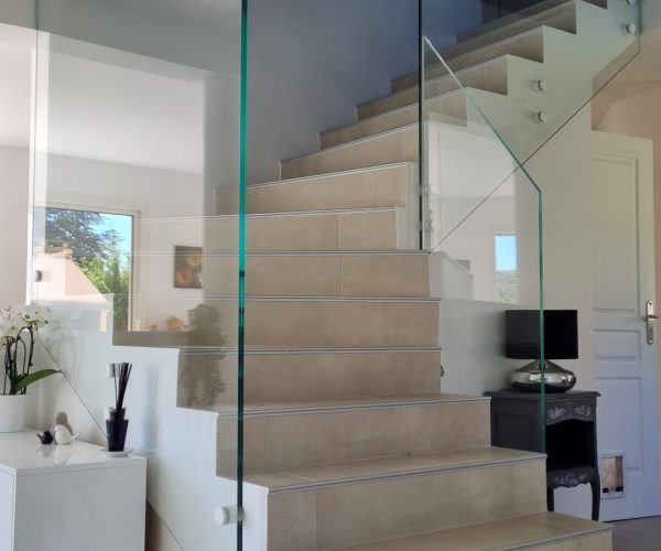 Garde-corps d'escalier en verre